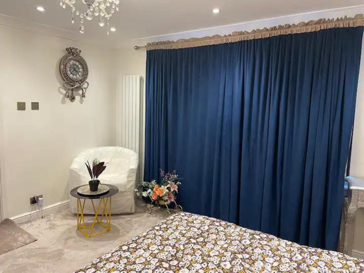 Beautiful Place To Live Near Heathrow Windsor Legoland & Free Parking Onsite Бернем Экстерьер фото