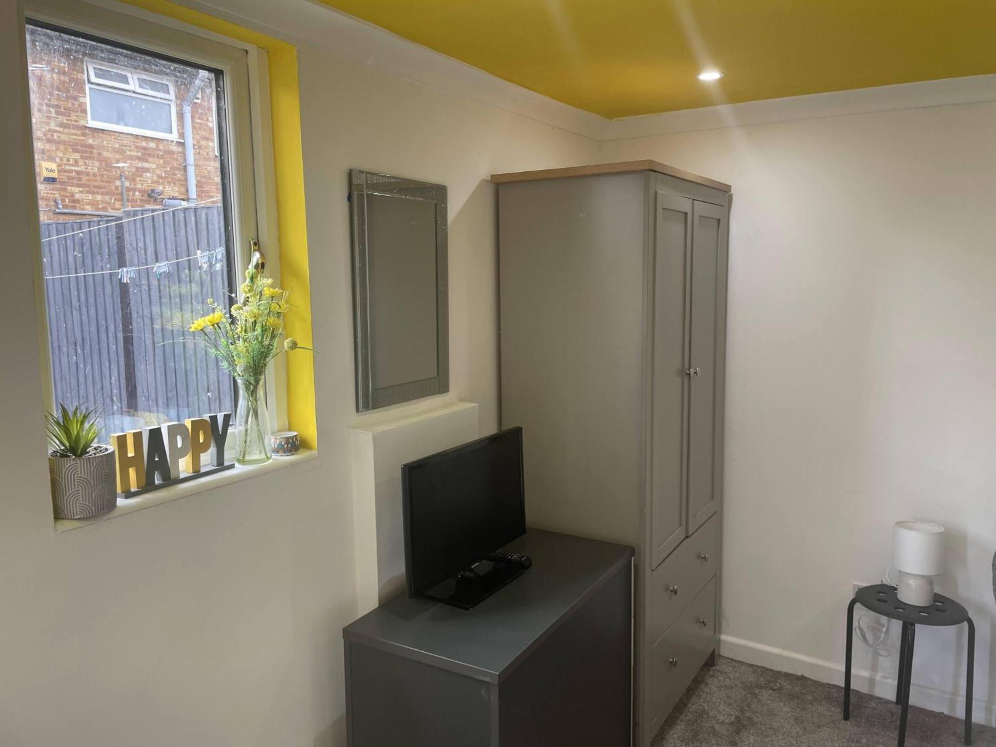 Beautiful Place To Live Near Heathrow Windsor Legoland & Free Parking Onsite Бернем Экстерьер фото